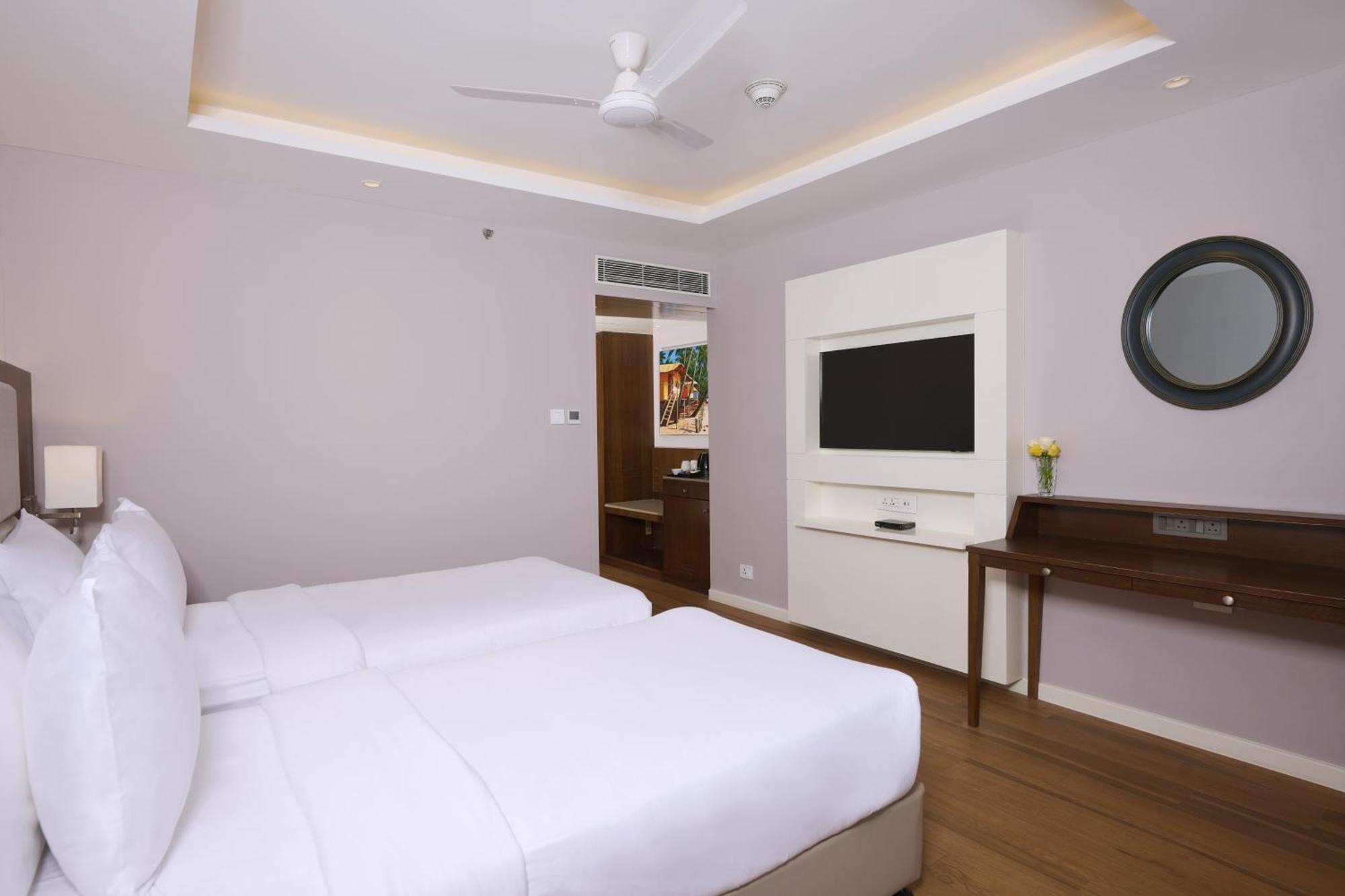 Golden Tulip Vagator Goa Hotel Eksteriør billede