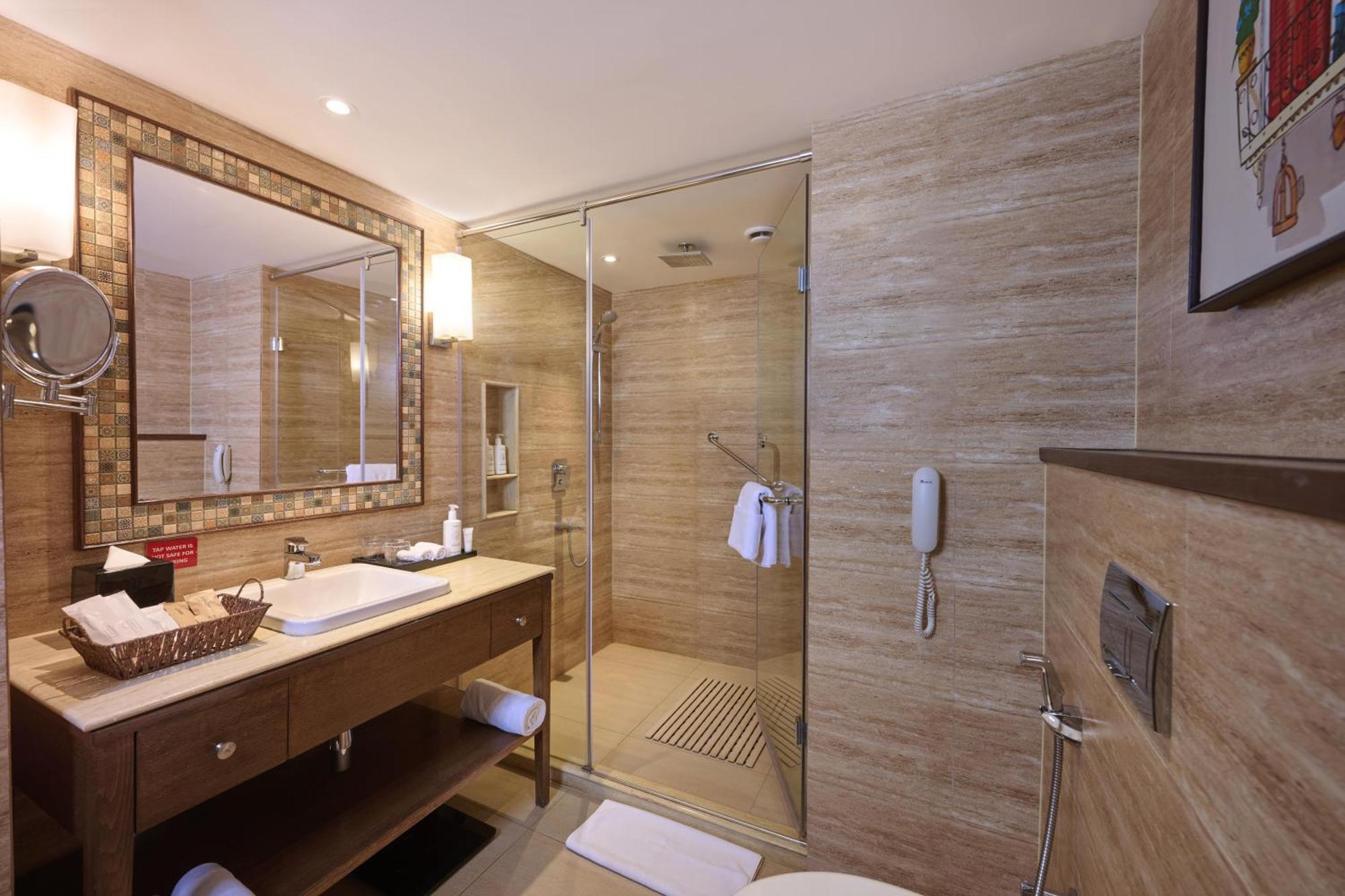 Golden Tulip Vagator Goa Hotel Eksteriør billede